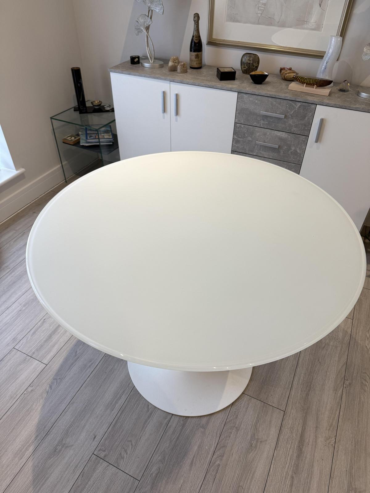 round dining table 3a.jpg