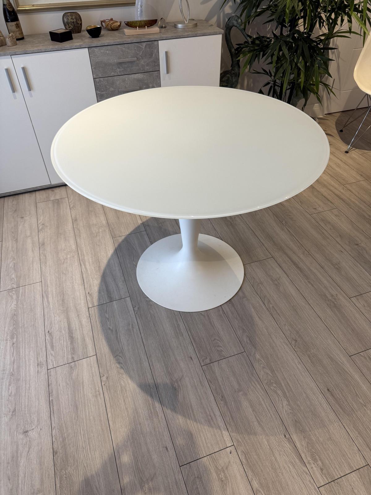 round dining table 2a.jpg