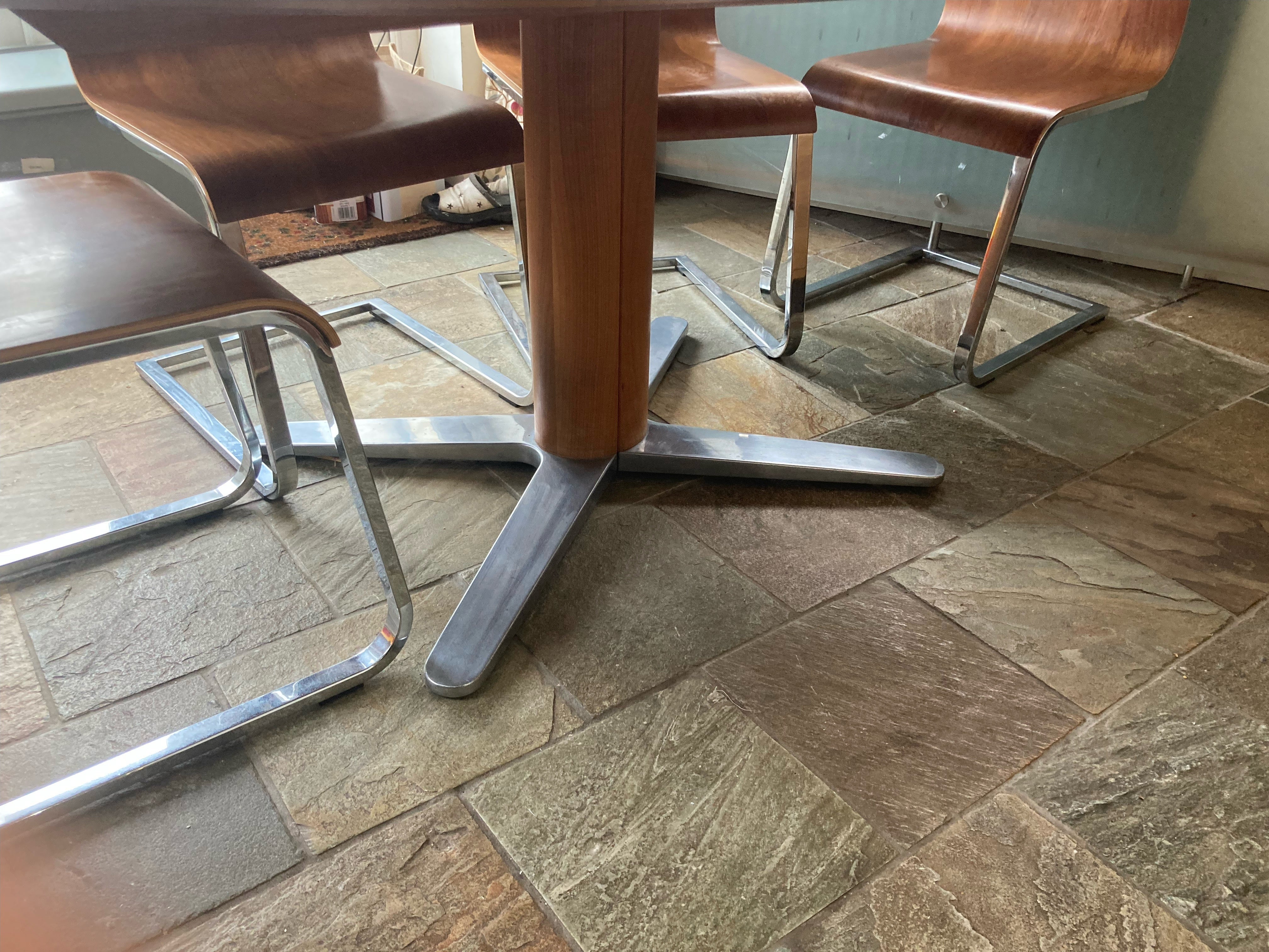 20221023 Table side view.jpeg