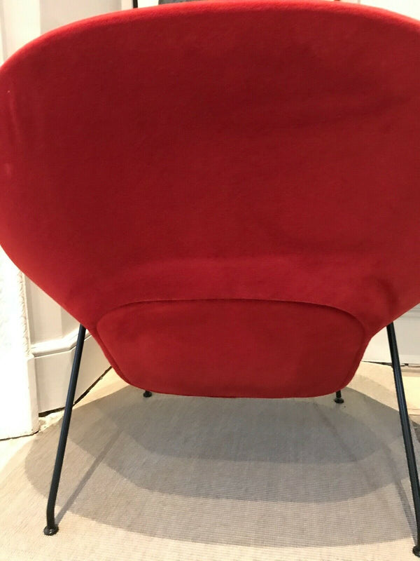 Knoll Saarinen Womb Chair Red