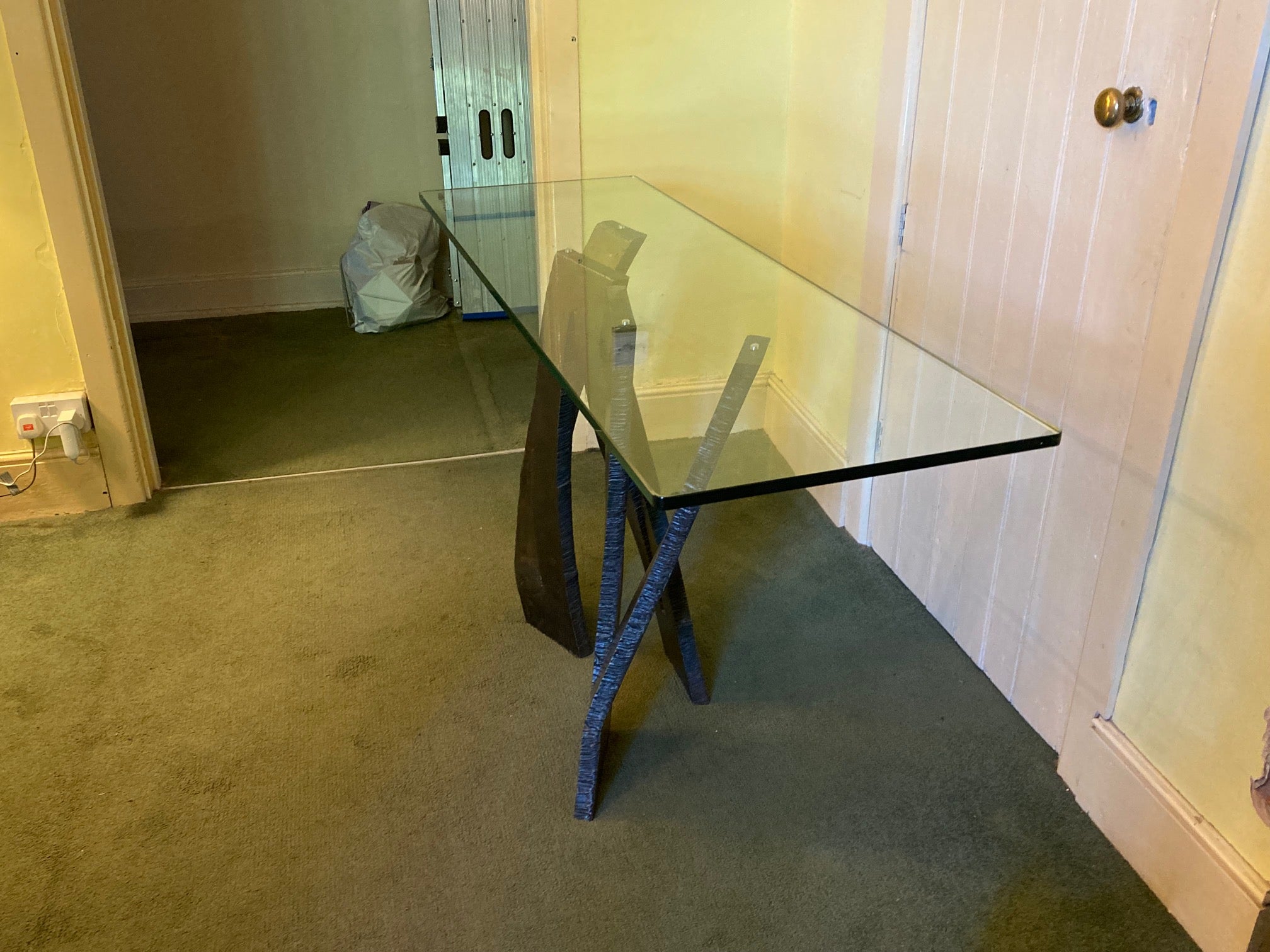 E3fd Fleur de fer console table