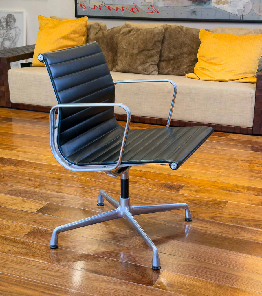 Eames 107 - SS50 oblique left view.jpg