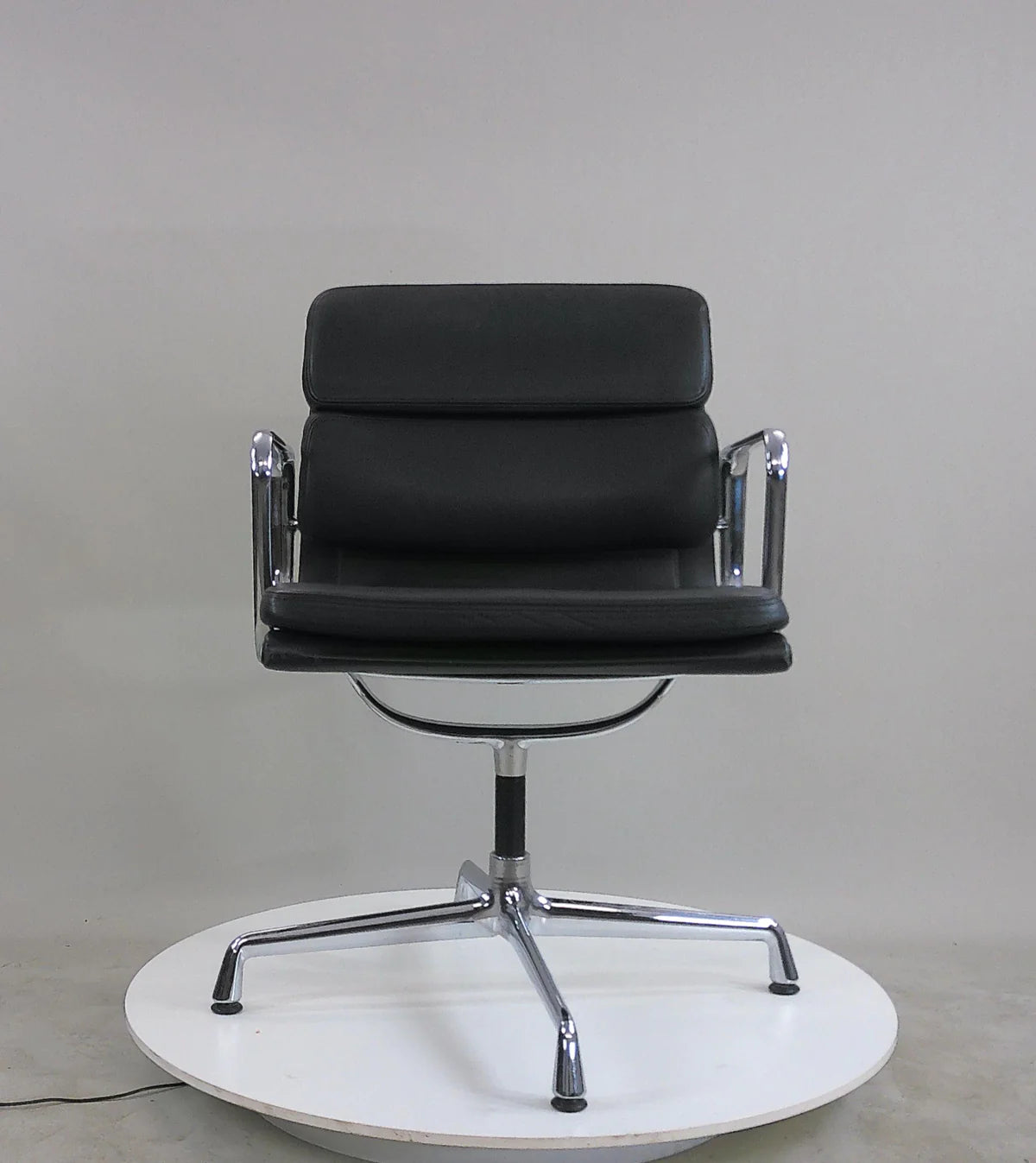 Eames EA208 in Black Leather LOT