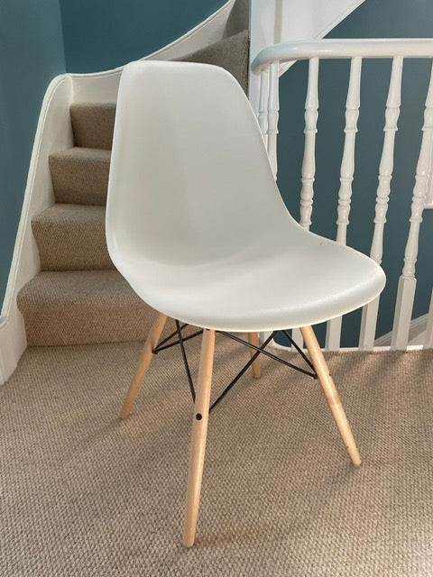 x Design Classic Eames side chairs in white moulded plastic with