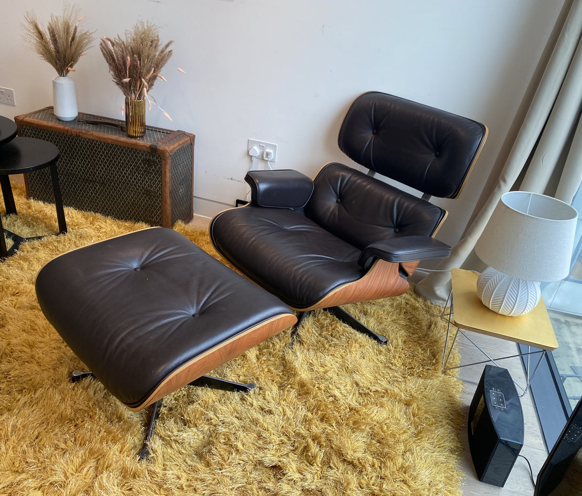 Eames lounge deals chair living room