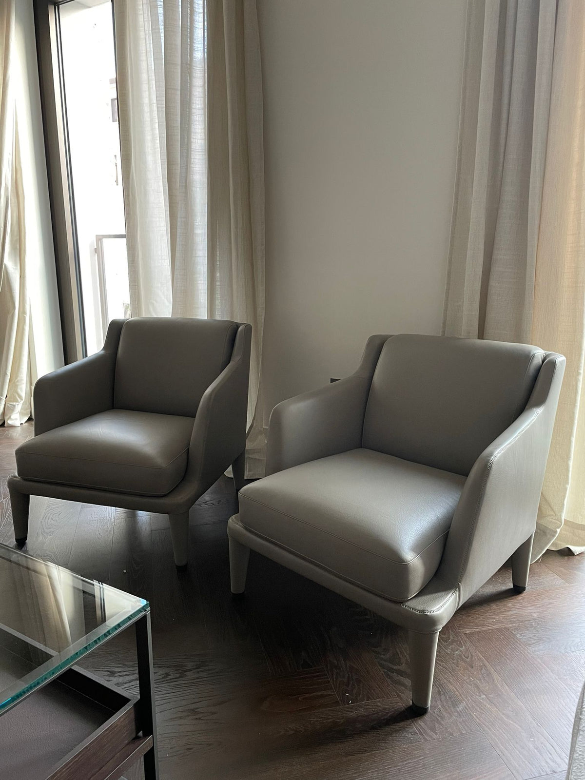 A Pair of Maxalto Nidus Armchairs. – LOT.co.uk